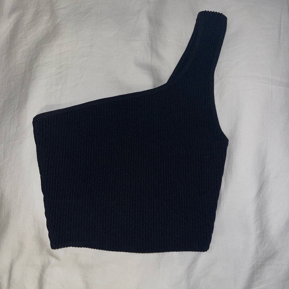 Babaton Sculpt Knit One-Shoulder Cropped Tank in black